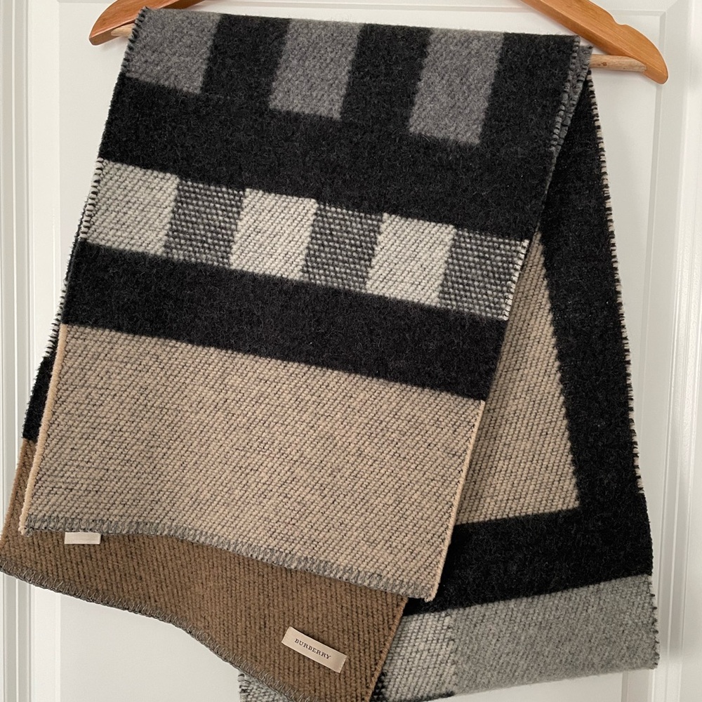 Burberry Classic Check Scarf in Excellent Condition